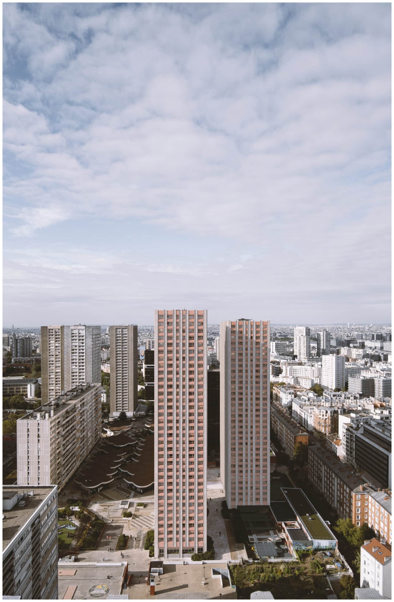 ailleurs.studio PLURIELLES FBAA ANVERS LONDRES CAM 001 TOKYO V2 1 scaled